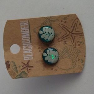 Beachcomber Pierced Earrings Green and White